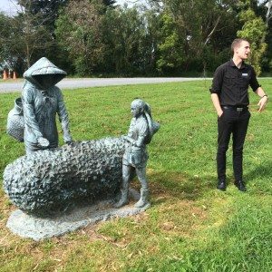 Zealong tea garden: Statue showing tea picking.